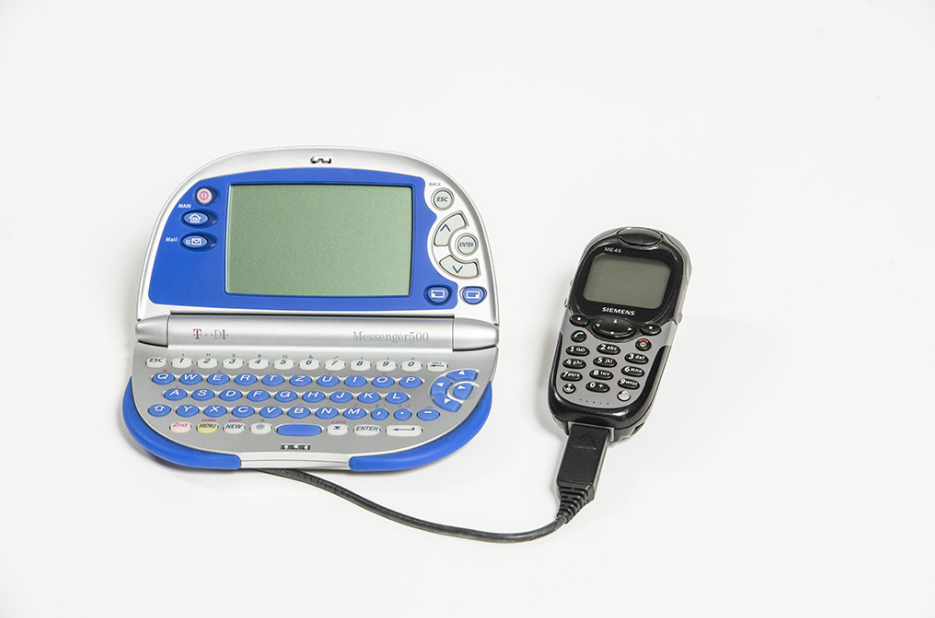 Mobiltelefon Siemens ME45 mit SMS-Messenger T-D1 Messenger 500, 2001